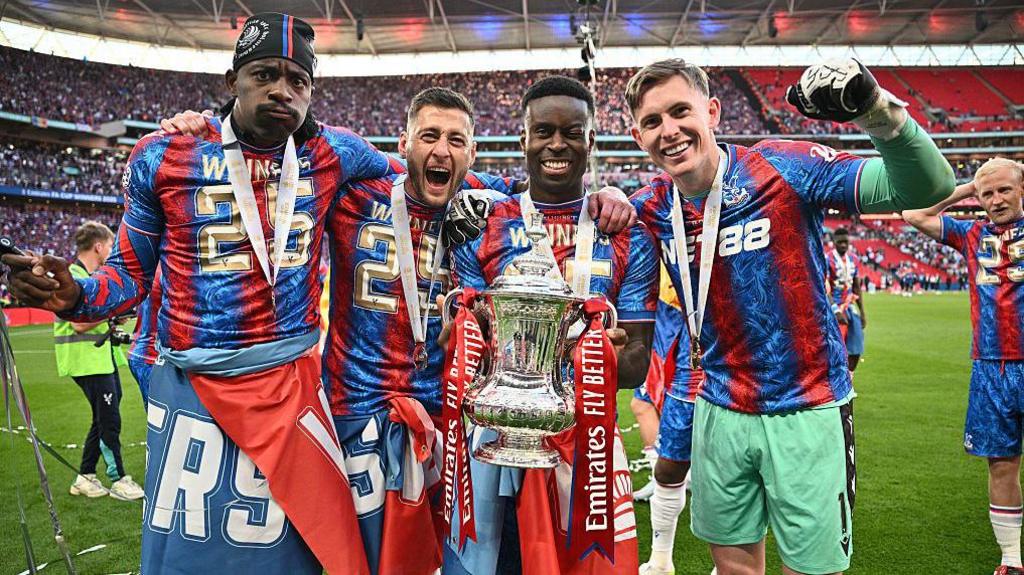 Jean-Philippe Mateta, Joel Ward, Marc Guehi and Dean Henderson celebrate with the FA Cup trophy