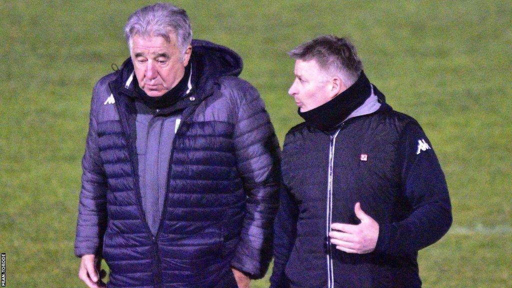 Assistant Colin Fallaize talks to manager Tony Vance