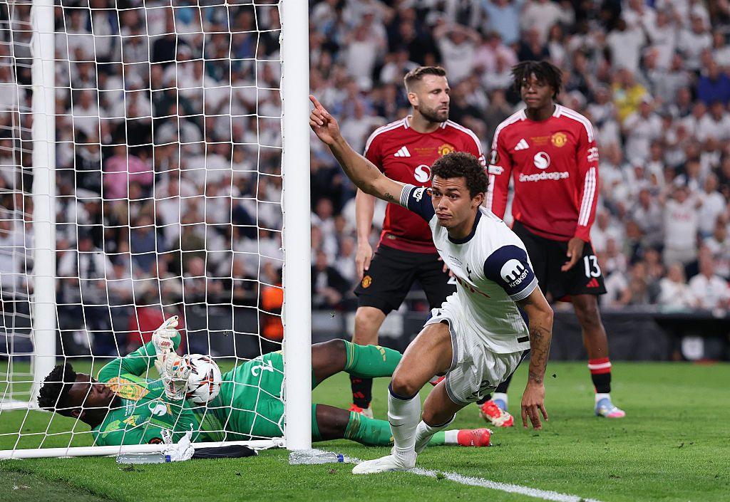 Brennan Johnson scoring for Tottenham Hotspur against Manchester United