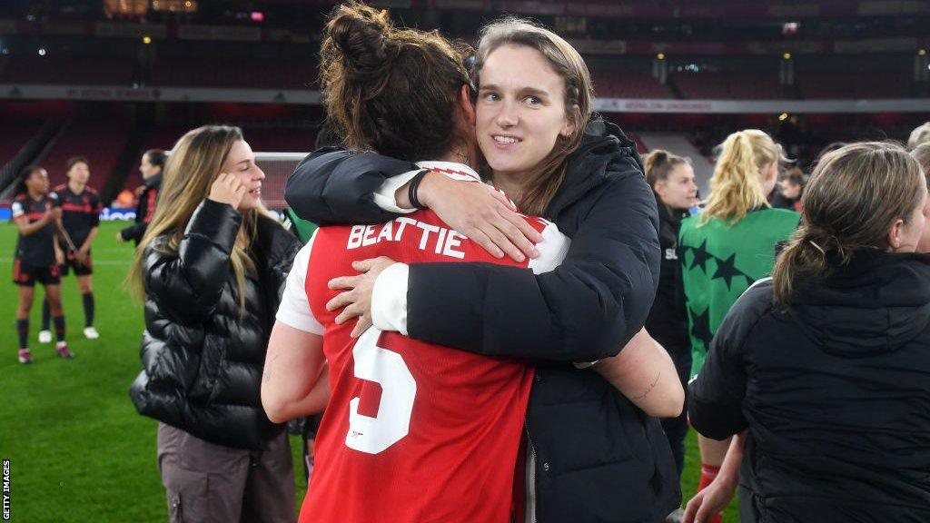 Vivianne Miedema celebrates with her Arsenal teammates