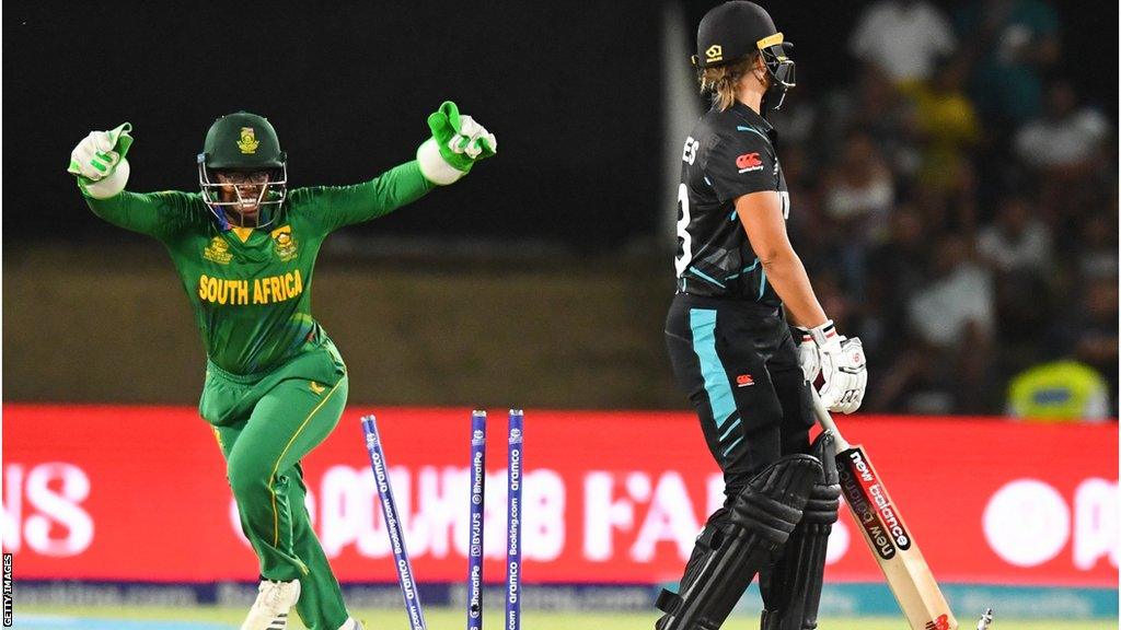 South Africa wicketkeeper Sinalo Jafta (left) celebrates the wicket of New Zealand's Suzie Bates