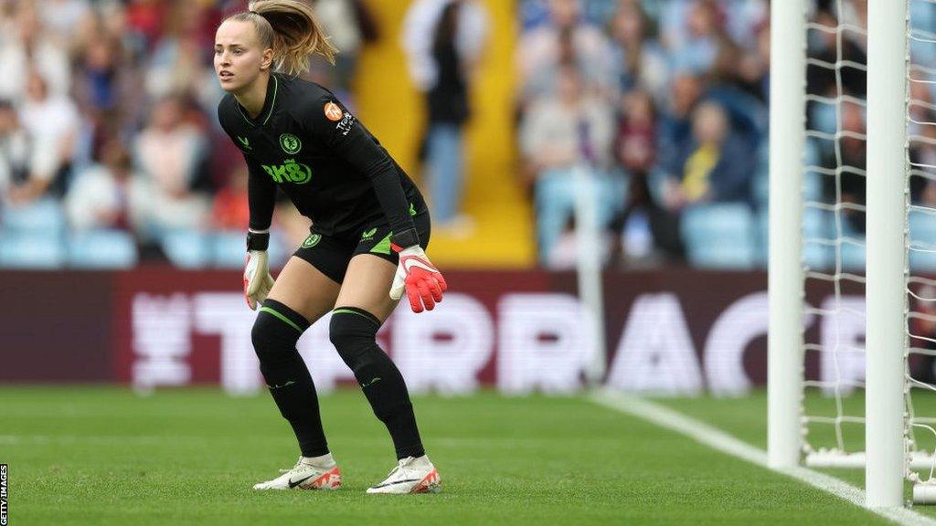 Aston Villa goalkeeper Daphne van Domselaar