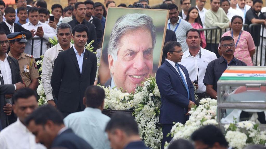 People pay tributes to Indian top business leader Ratan Tata