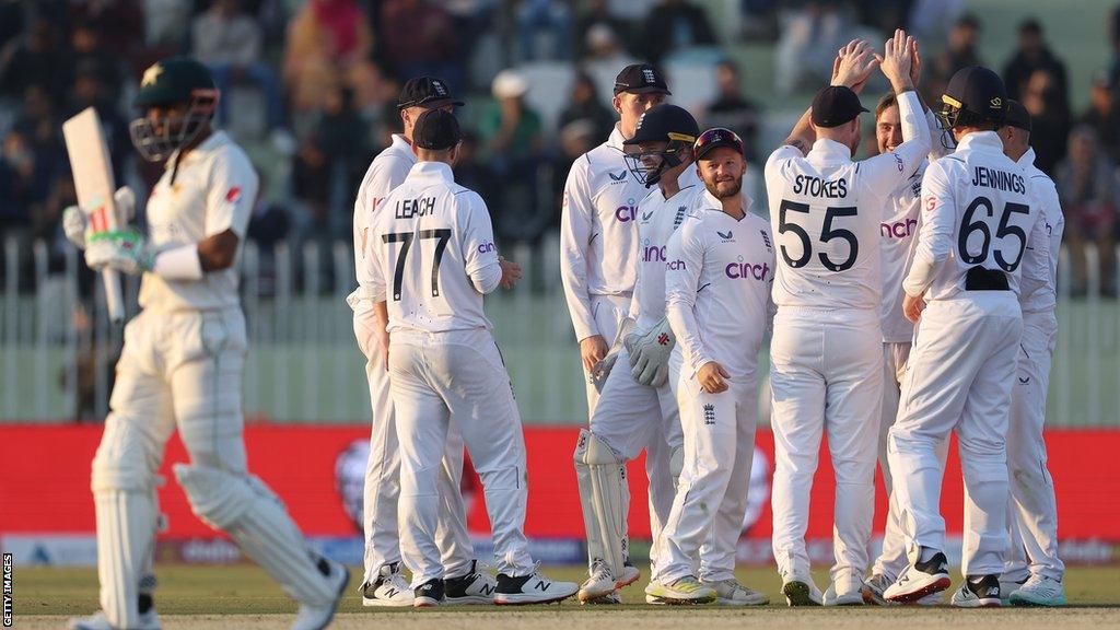 England celebrating a Pakistan wicket