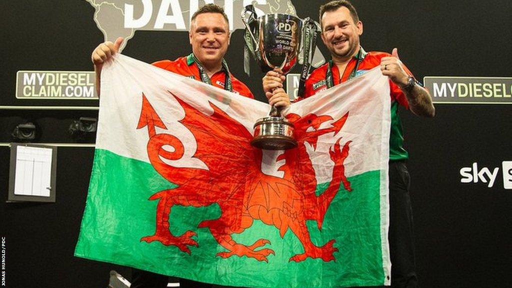 Gerwyn Price and Jonny Clayton with the Wales flag