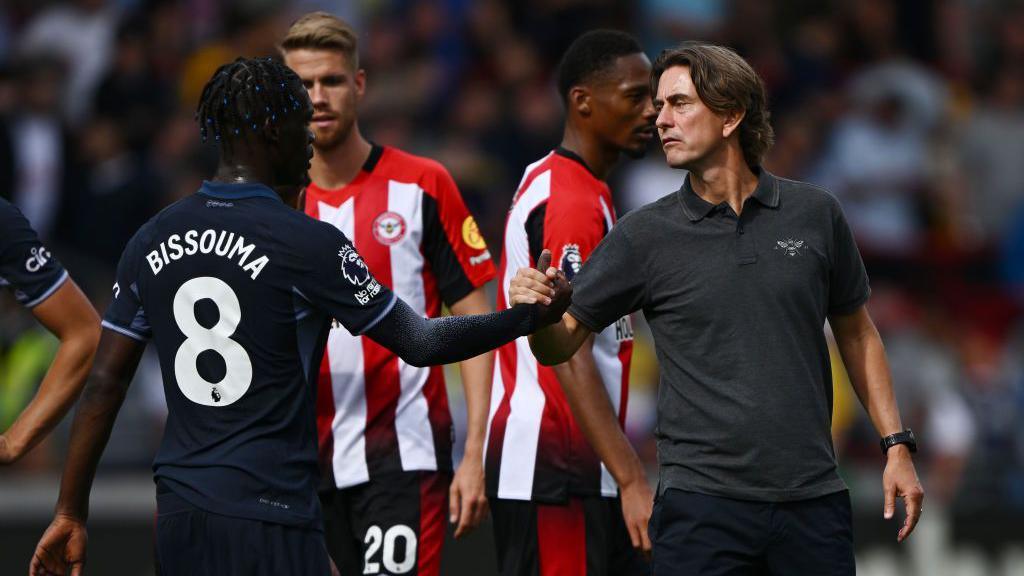 Thomas Frank and Yves Bissouma shaking hands
