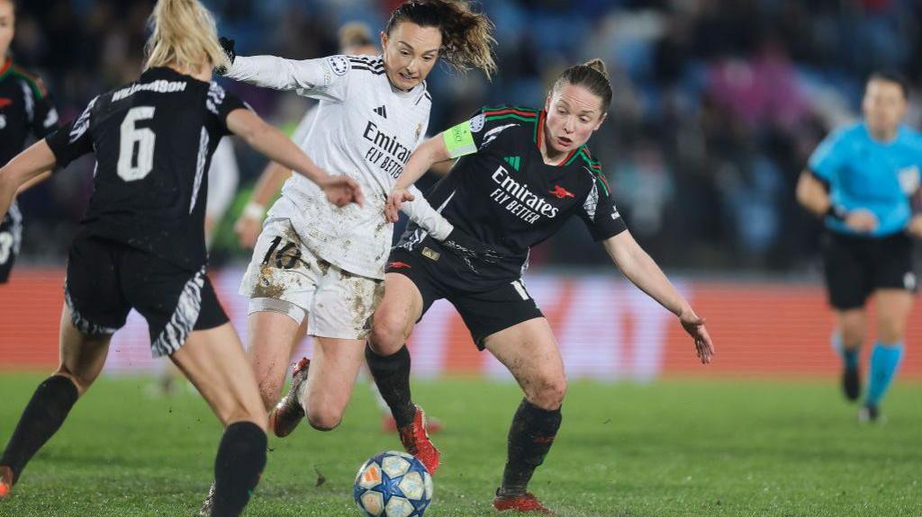 Caroline Weir of Real Madrid and Kim Little of Arsenal battle for the ball during the UEFA Women's Champions League Quarter Finals First Leg match between Real Madrid CF and Arsenal FC at Estadio Alfredo Di Stefano 