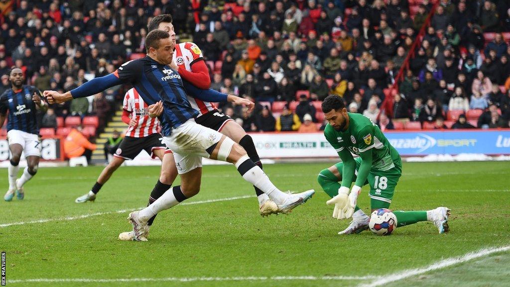 Carlton Morris scores for Luton against Sheffield United