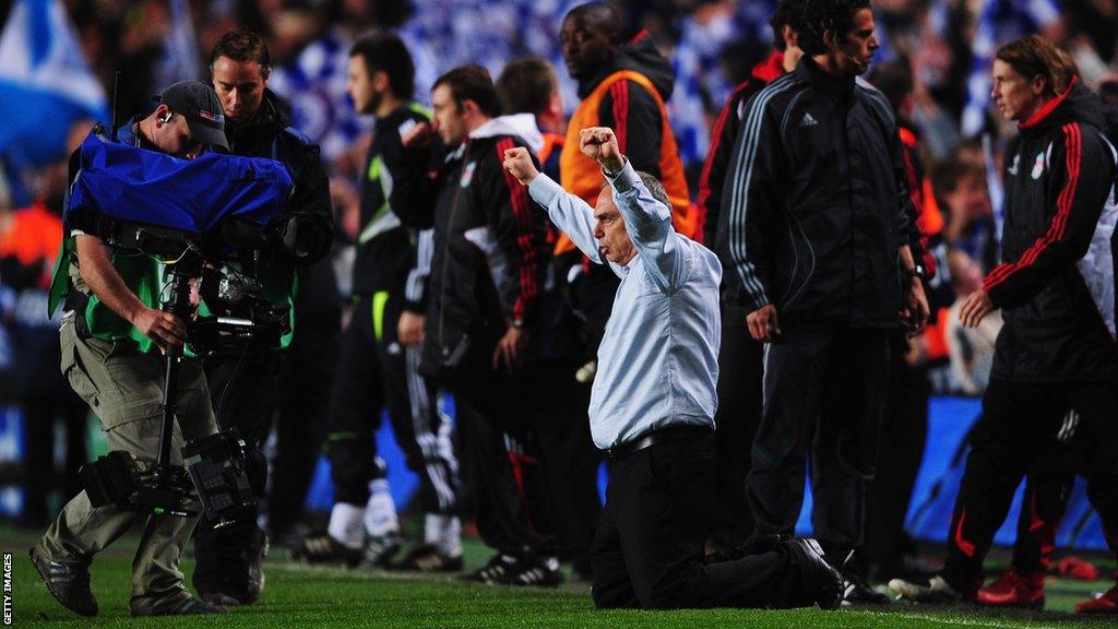 Avram Grant manager of Chelsea celebrates victory following the UEFA Champions League Semi Final 2nd leg match between Chelsea and Liverpool at Stamford Bridge on April 30, 2008 in London, England