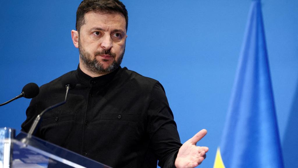  Ukrainian President Volodymyr Zelenskiy gestures during a press conference on the first day of the two-day Ukraine Recovery Conference, on plans for the reconstruction of Ukraine, in Rome