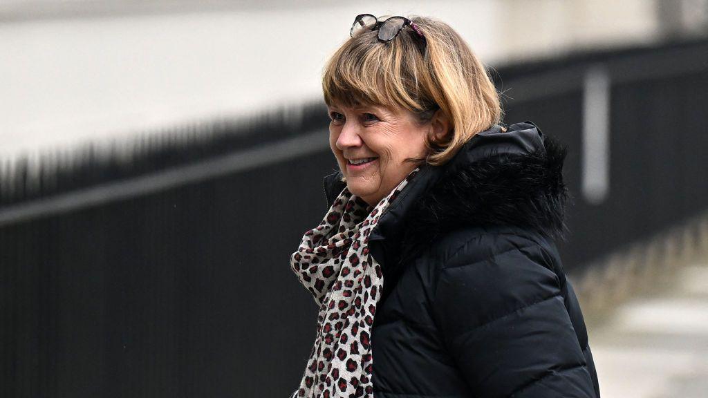 Y Farwnes Heather Hallett