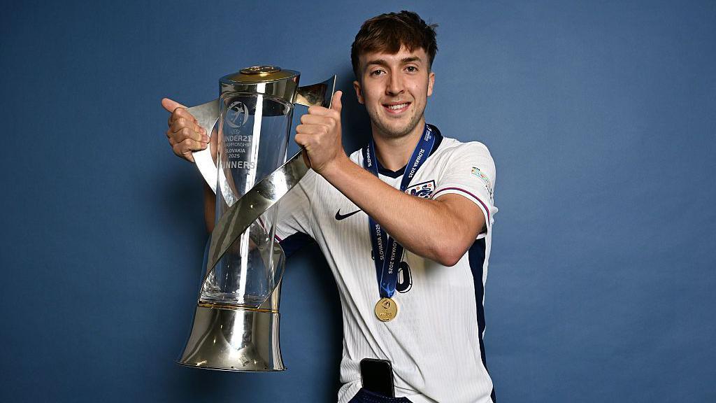 Brighton news: Jack Hinshelwood 'champing at the bit' for pre-season - BBC  Sport