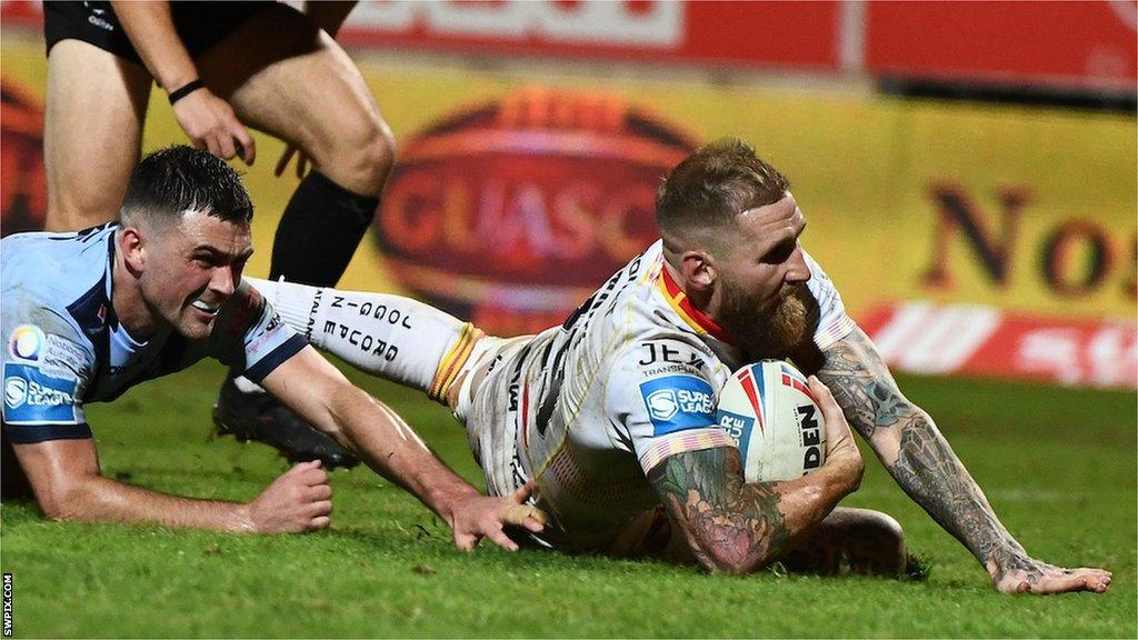 Sam Tomkins slides in to score against St Helens