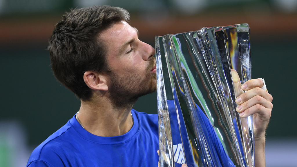 Cameron Norrie with the championship trophy