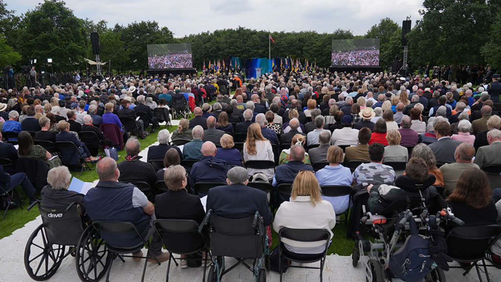 Crowds at National Arboretum