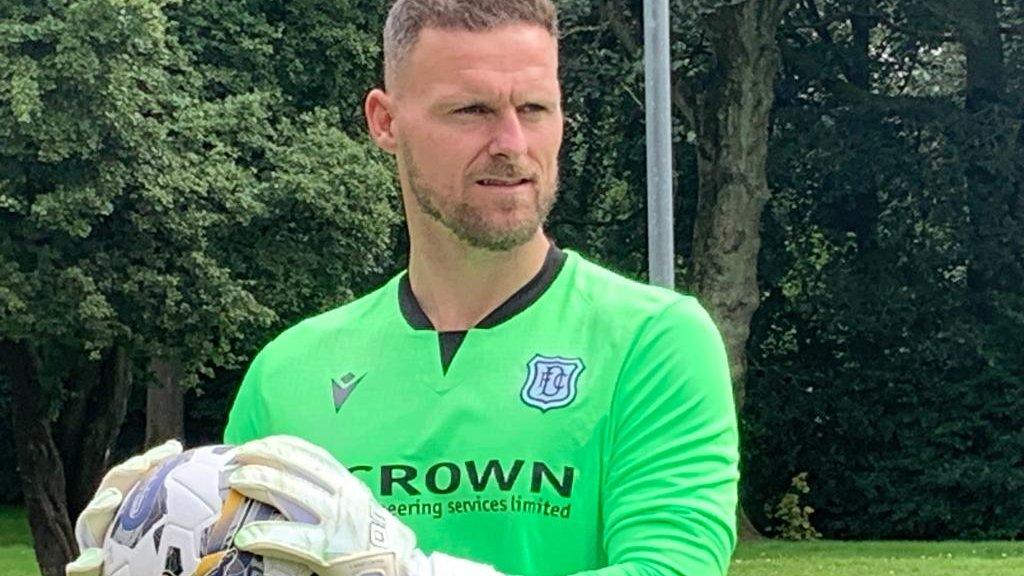 Dundee goalkeeper Trevor Carson