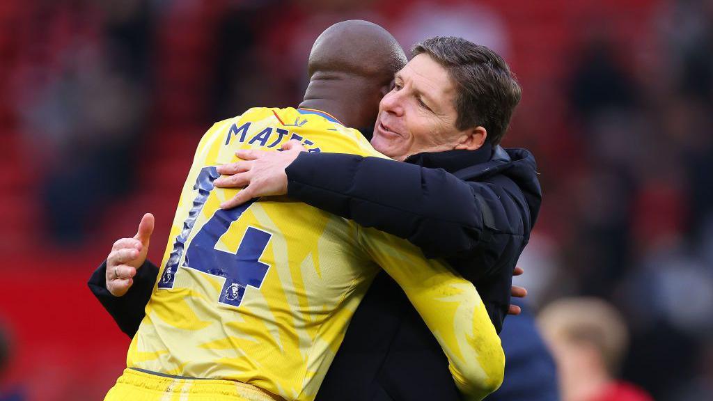 Jean-Philippe Mateta celebrates with Oliver Glasner