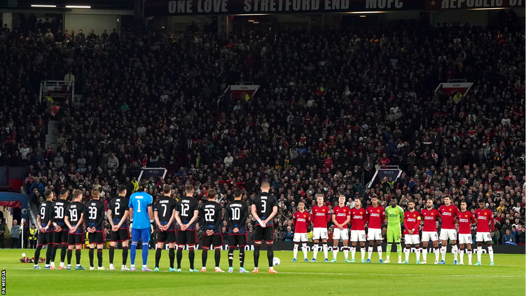 Manchester United and FC Copenhagen players take part in a minute's silence in honour of Sir Bobby Charlton