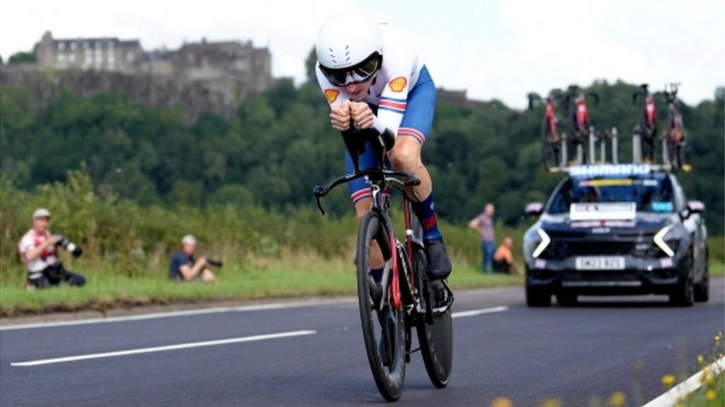 Geraint Thomas competing at the 2023 Cycling World Championships