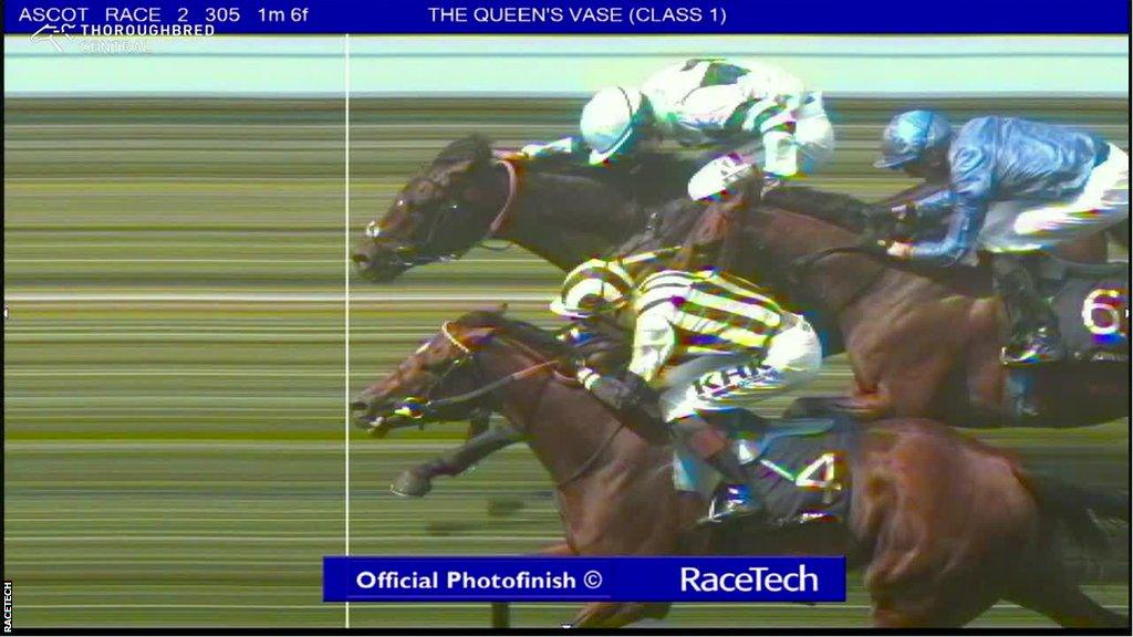 Queen's Vase photo finish