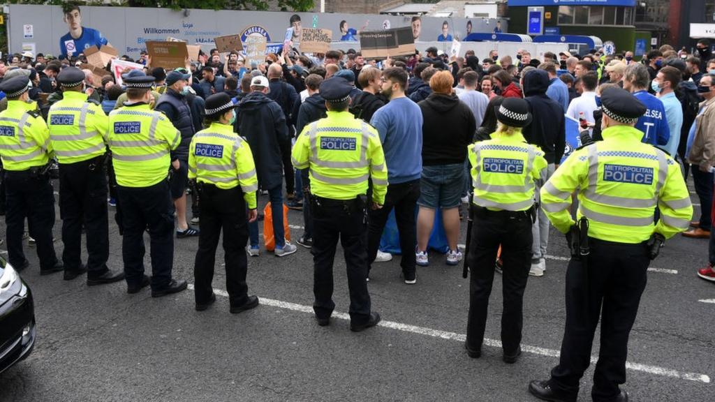 Chelsea fans protest