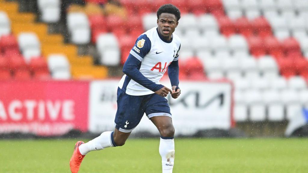 Dante Cassanova playing for Tottenham against Leicester at Under-21 level