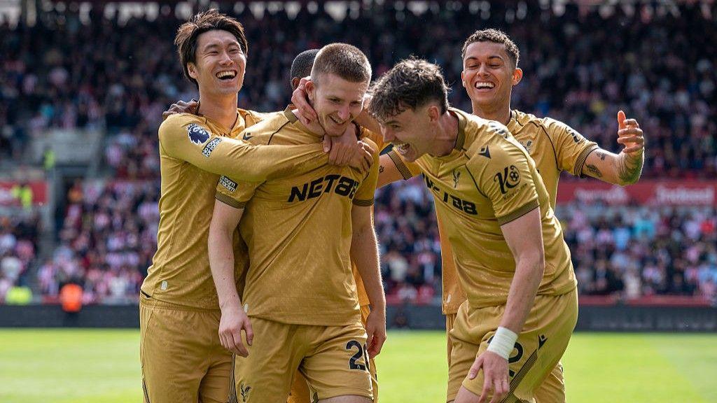 Crystal Palace's players celebrate