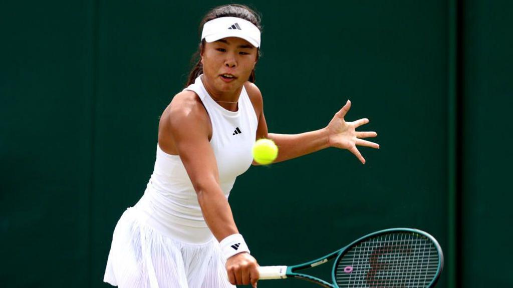 Mimi Xu in action at Wimbledon