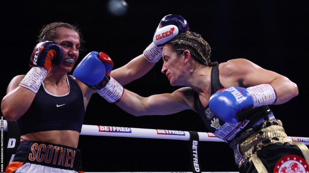 Ellie Scotney lands a punch on the top of LAura Soledad Griffa's head