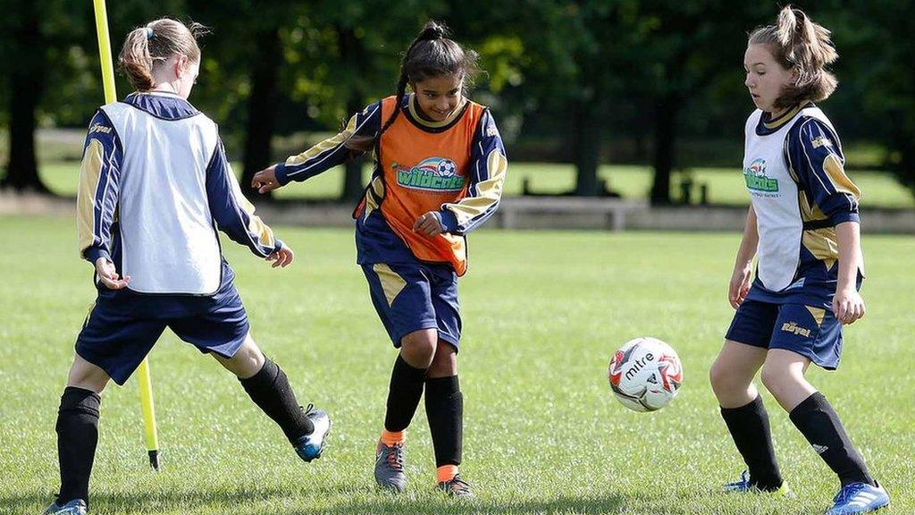 girls-playing-football-in-britain