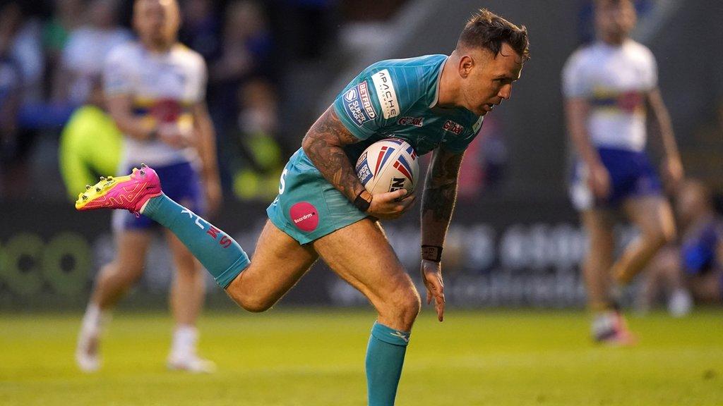 Richie Myler scores Leeds' final try