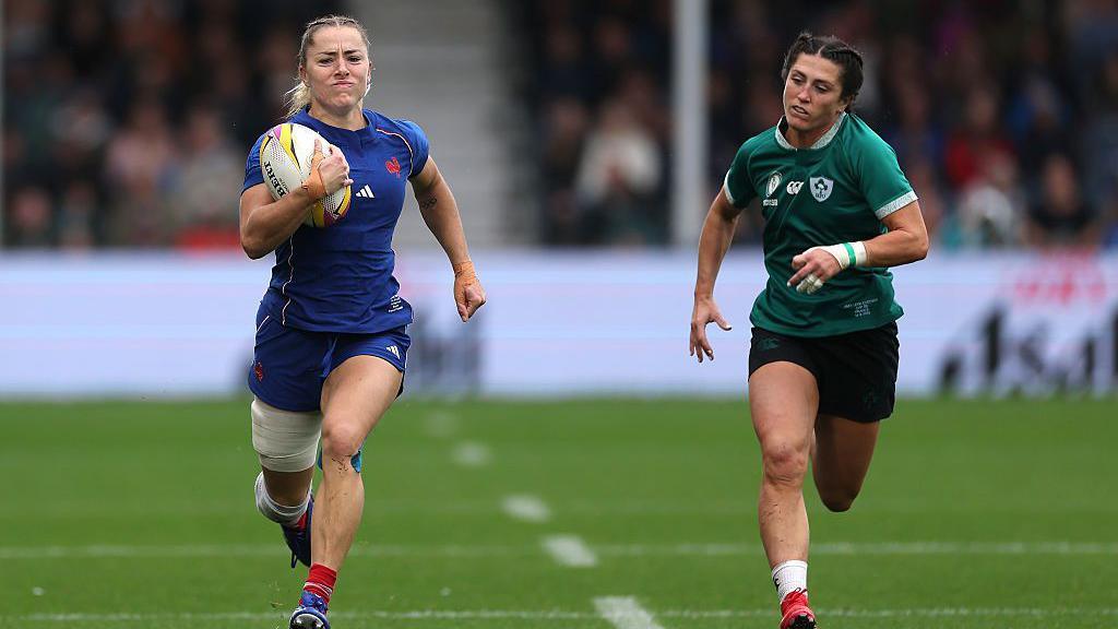 Joanna Grisez runs against Ireland