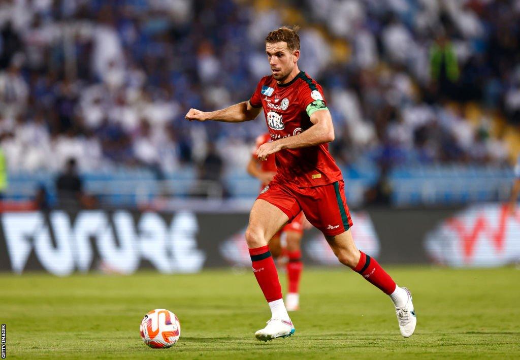 Jordan Henderson runs with the ball on Al-Ettifaq duty