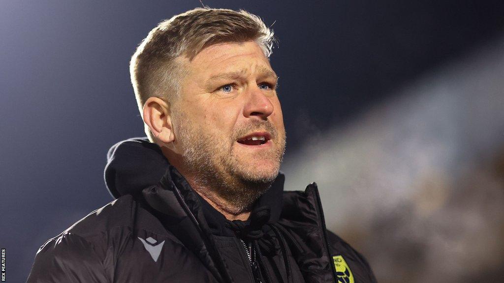 Oxford United head coach Karl Robinson says he feels like he is 'letting everybody down' after his side's poor run of form.