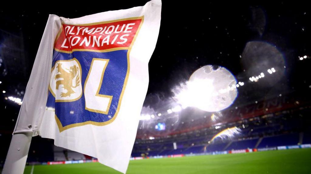 Lyon corner flag