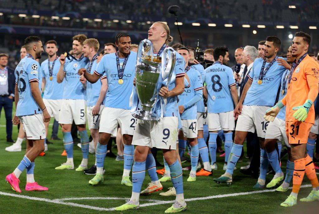 city players with trophy