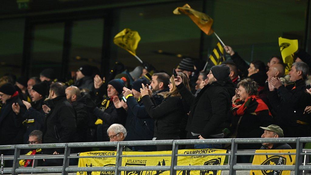 A "large official delegation" from La Rochelle was present at the match