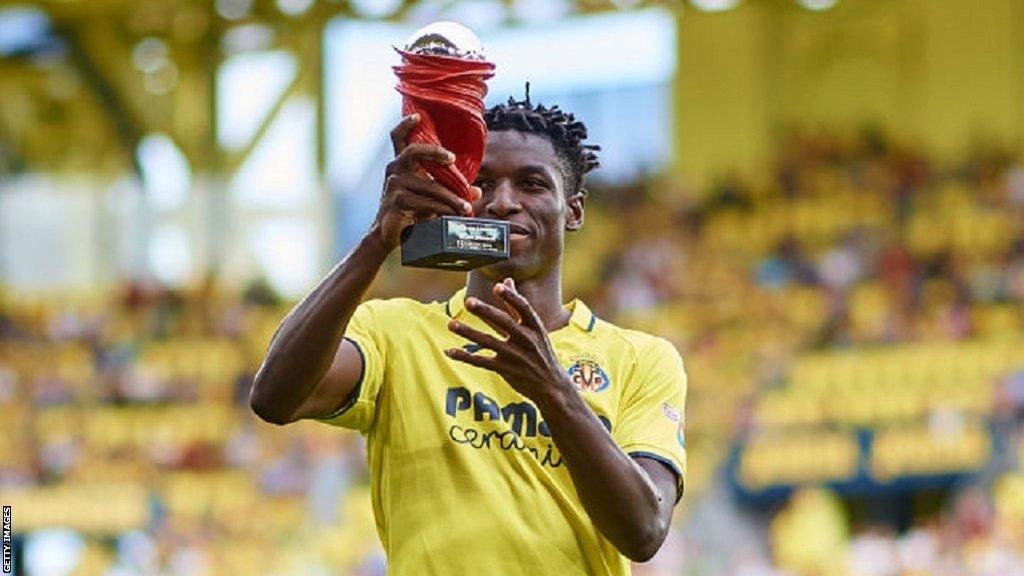 Nicolas Jackson picks up the La Liga player of the month award for May