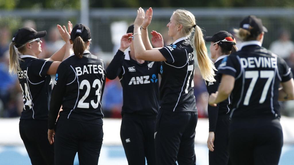 New Zealand celebrate a wicket