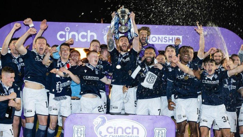 Dundee FC celebrating Championship win