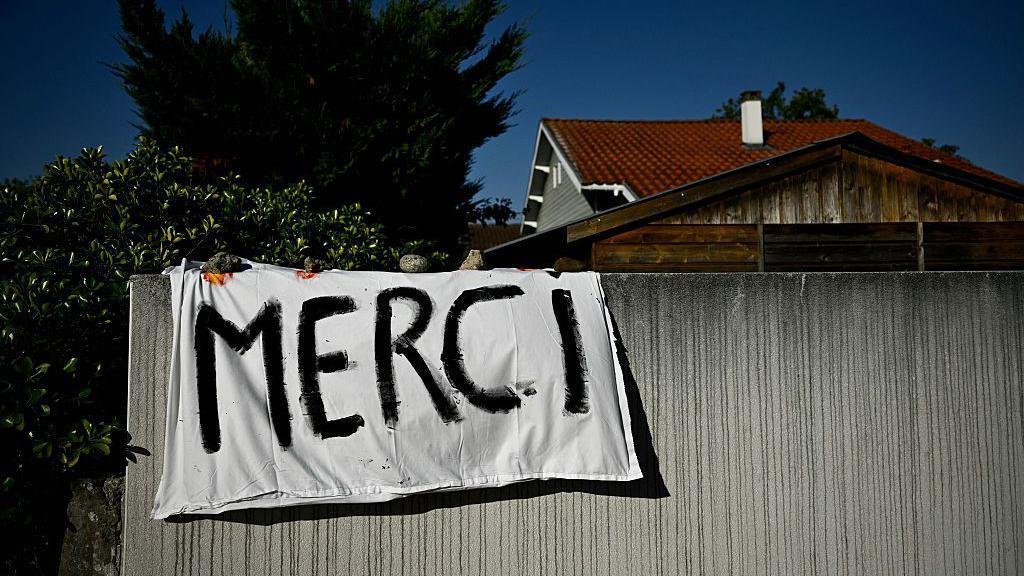 A thank you message to firefighters in the Biscarrosse area, south-east of Bordeaux