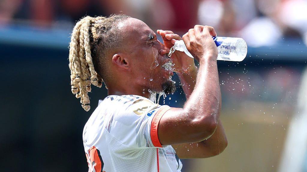 Bayern Munich's Sacha Boey dousing his look   successful  water