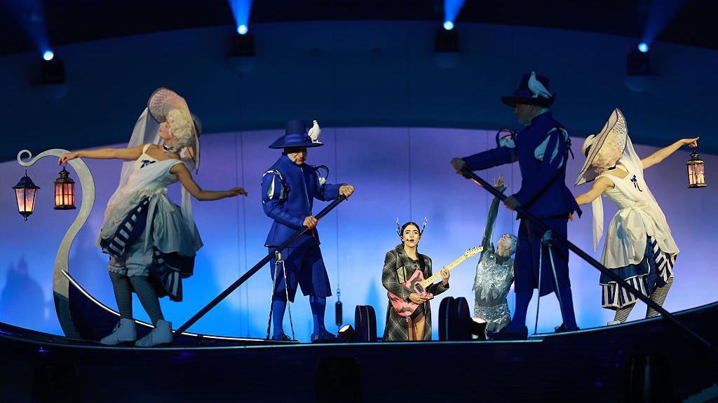 Gondolas at the closing ceremony