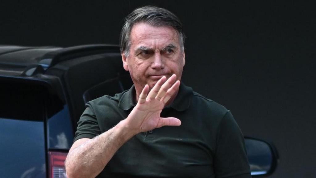 Bolsonaro afferma che il danno al monitoraggio alla caviglia è dovuto alla paranoia