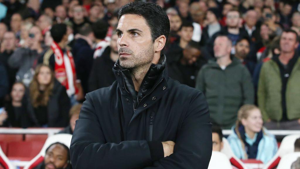 Mikel Arteta looks on during an Arsenal match