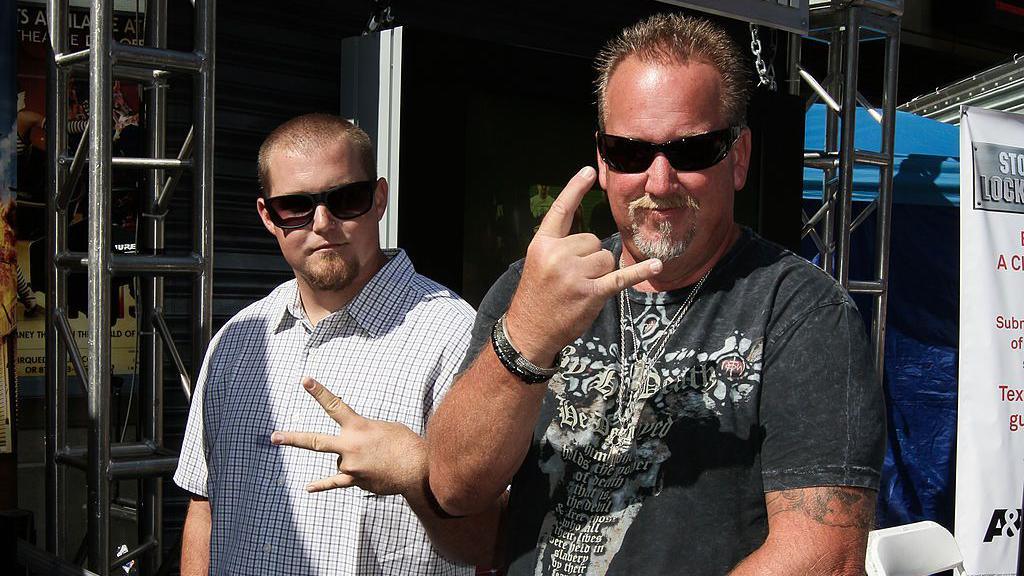 Storage Wars' reality show star Darrell Sheets dies aged 67 - BBC News