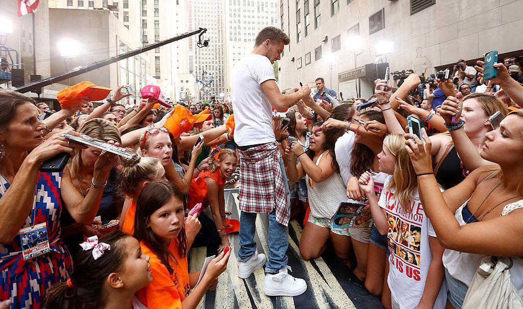 Liam Payne signing autographs in front of hundreds of fans