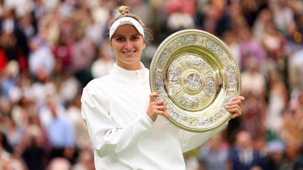 Marketa Vondrousova holding the Wimbledon trophy