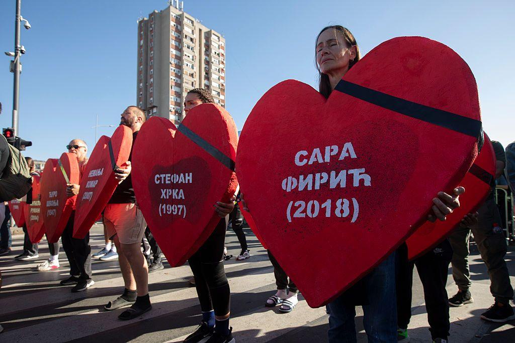 Сербия борется с остаточной злобой спустя год после трагедии на вокзале