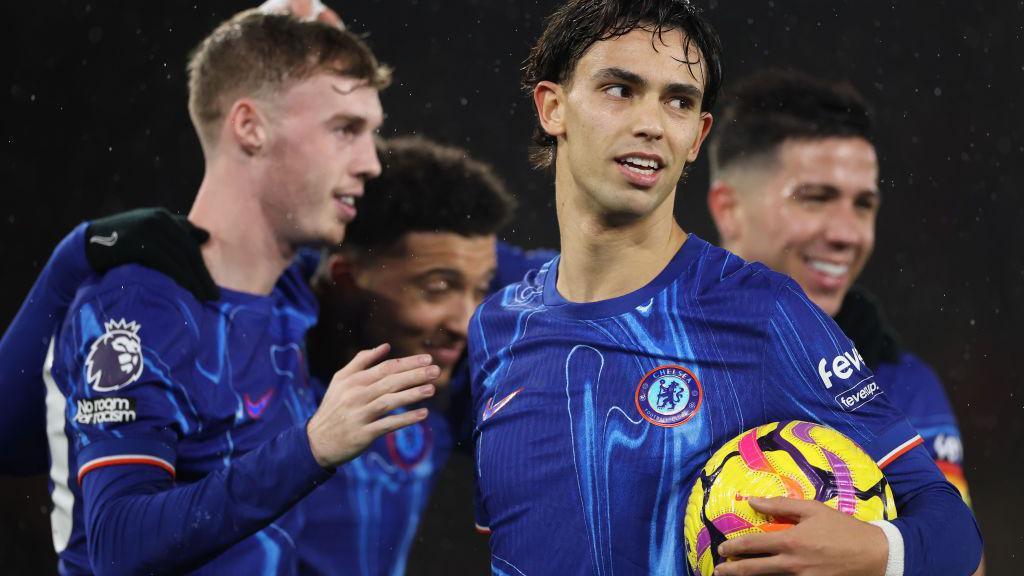 Chelsea players celebrate during their win against Southampton 